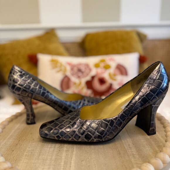 Bellini Embossed Pumps (Silver Croc Pattern) - Picture 1 of 12